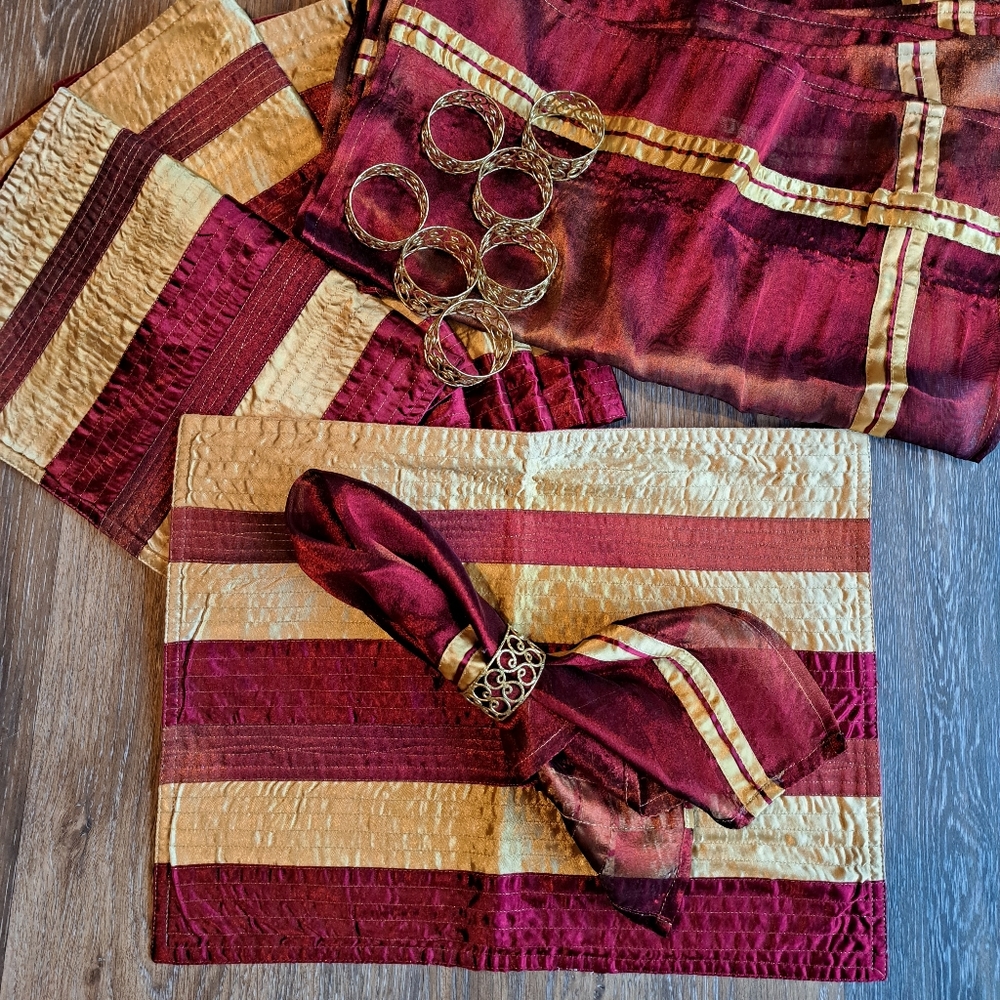 8 Placemat Sets With Napkin Rings